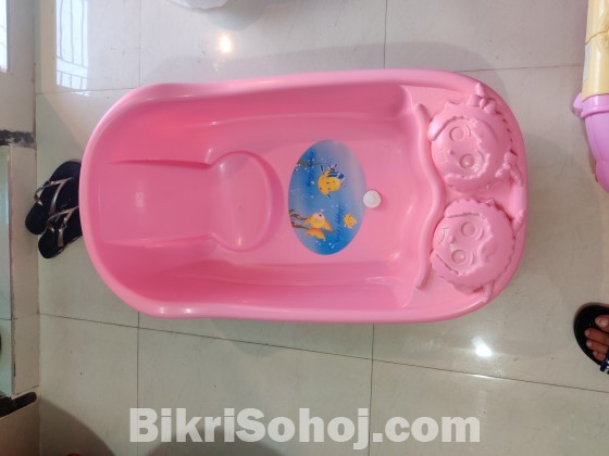 Baby walker / Bathtub